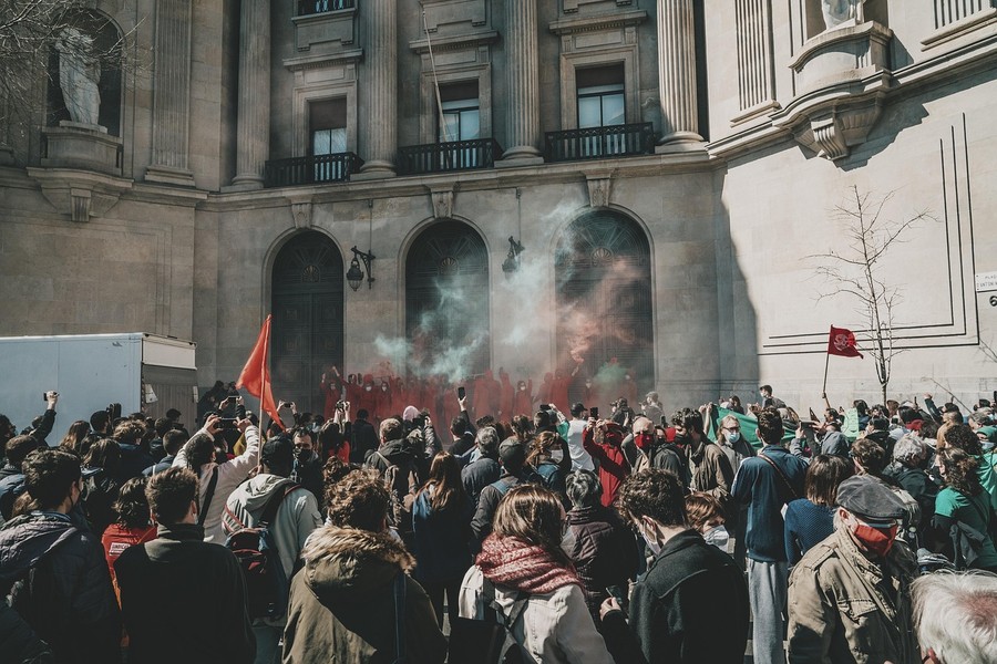Nuria Gorrite et Rebecca Ruiz : vous devez exprimer votre solidarité envers la mobilisation populaire !