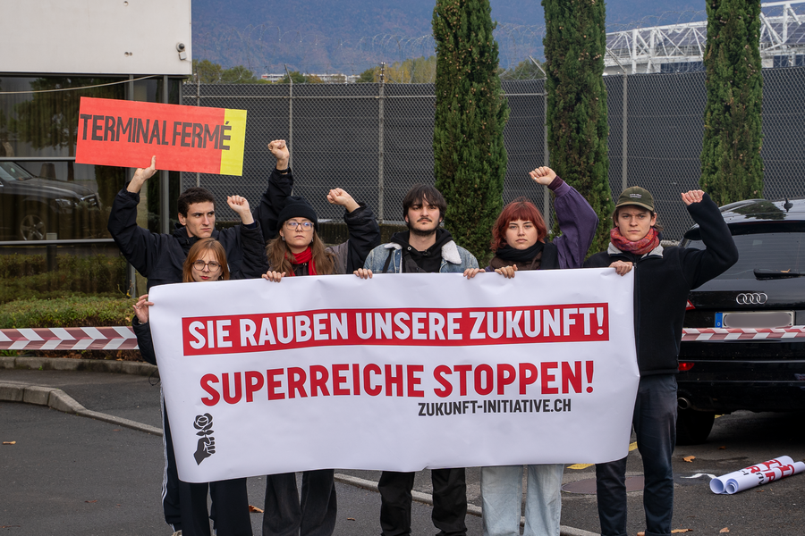 Die Superreichen fliegen – wir zahlen den Preis!