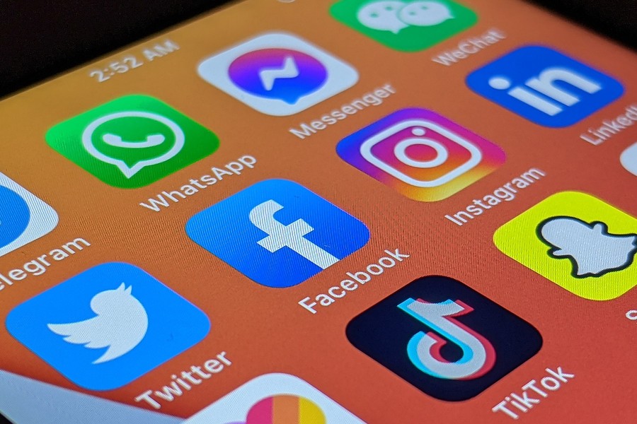 Nein zu Social Media-Verboten: Plattformen regulieren, nicht Menschen!