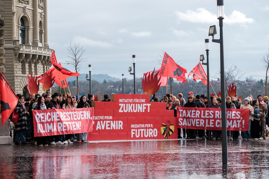 Wir stellen ein: Die Jungsozialist*innen Schweiz suchen: ein*e Verantwortliche*r für das Fundraising der Initiative für eine Zukunft (40-50%)