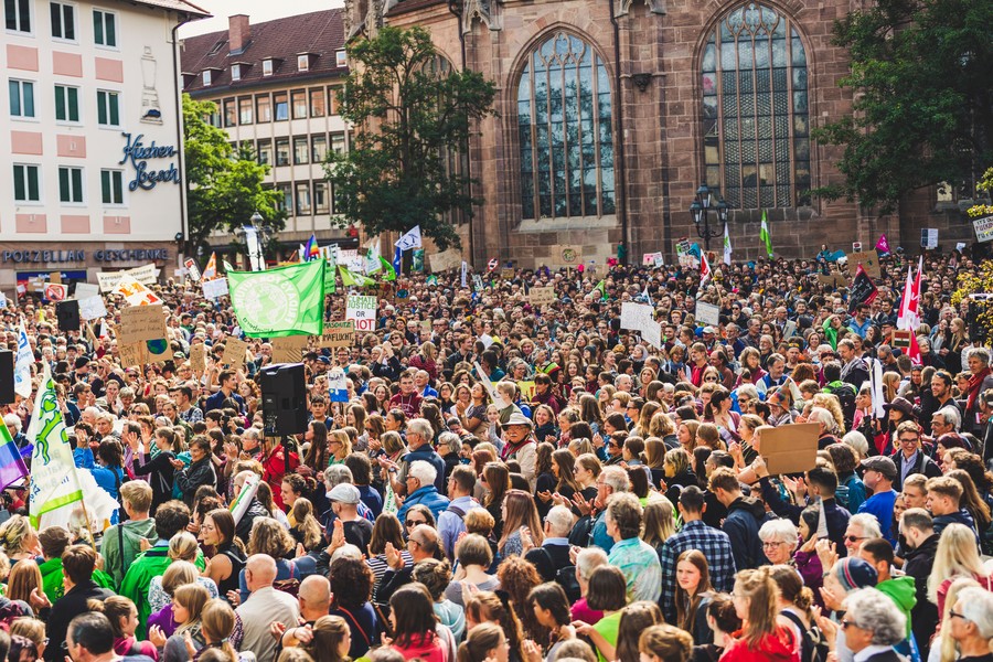 Campaigner*innen (40-80%) für die 99%-Initiative in der Deutschschweiz gesucht (40-80%)