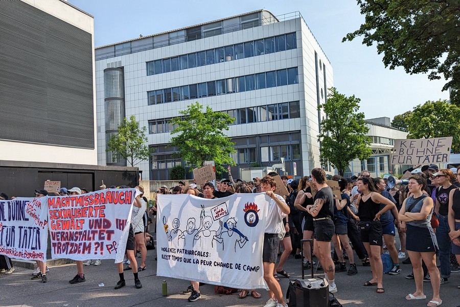 Kundgebung: Starkes Zeichen gegen sexualisierte Gewalt beim Rammstein-Konzert